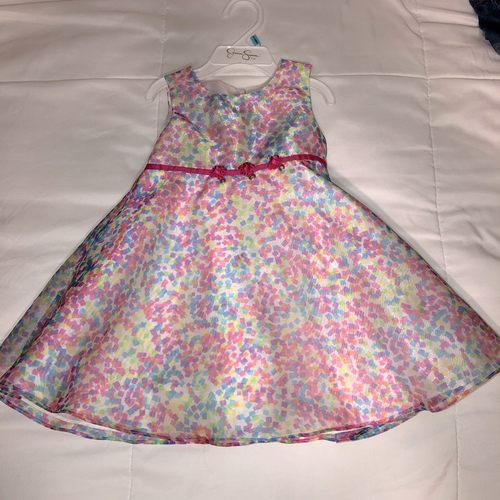 Girls’ Size 24 months sleeveless dressy dress 🌻